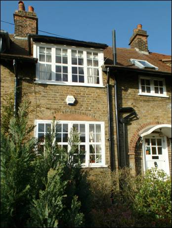 46 Asmuns Place a